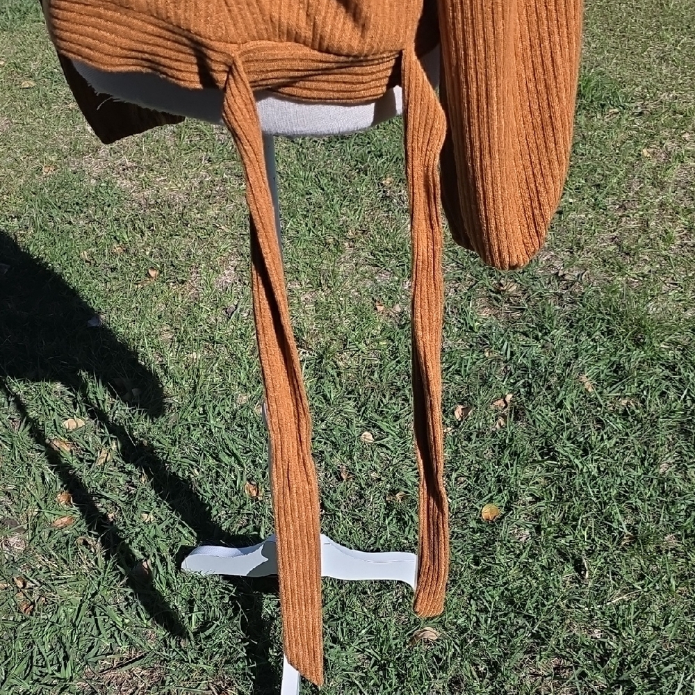Women's Ribbed Sweater - Picture 8 of 9
